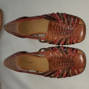 Naturalizer Huaraches